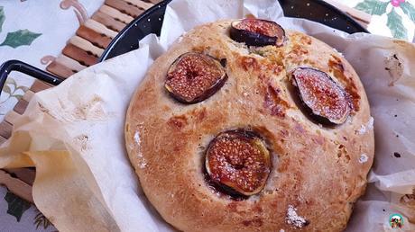 Pan con higos y salvia