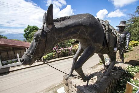 Zaruma, olor a café, minería y casas de colores
