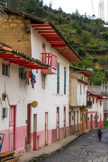 Zaruma, olor a café, minería y casas de colores
