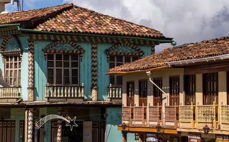 Zaruma, olor a café, minería y casas de colores