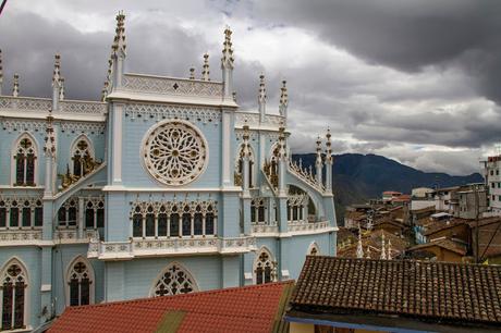 Zaruma, olor a café, minería y casas de colores