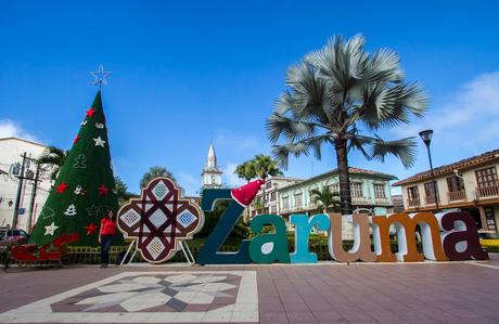 Zaruma, olor a café, minería y casas de colores