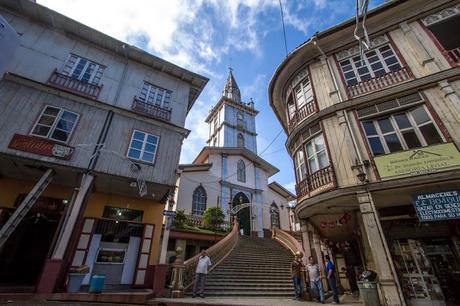 Zaruma, olor a café, minería y casas de colores