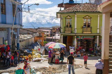 Zaruma, olor a café, minería y casas de colores