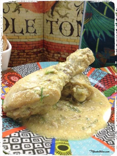 Pollo con salsa de huevo Pollo con salsa de huevo