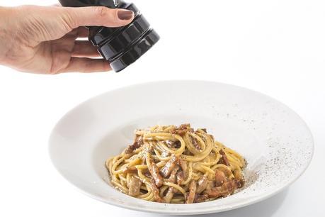 ¿Pizza o pasta? Tú decides en Grosso o ¡Tu! Pasta Spaghetti carbonara con huevos, guanciale y parmigiano reggiano rallado en Tu Pasta