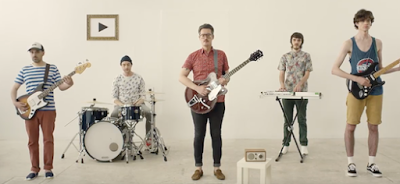 Hola Chica: Presentan el fascinante video de Radio Girl