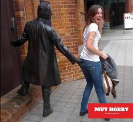 Momentos graciosos con estatuas (20 fotos)