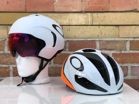 La línea jawbraker de Oakley se extiende a cascos y ropa de ciclismo