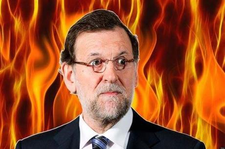 La imagen puede contener: 1 persona, anteojos, traje y fuego