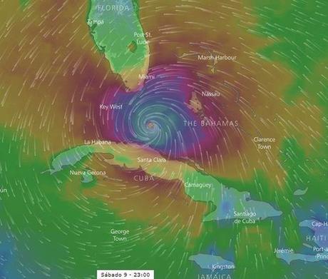 El sábado y el domingo Irma puede enlentecer su paso debido a que cambiará el rumbo hacia el norte. Esta podría ser la posición del huracán el sábado a las 23:00 horas, cuando se espera haya reducido su intensidad a categoría cuatro. Imagen: Windy/ Modelo ECMWF.