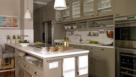 El ambiente cambiaría gracias a la isla de cocina.