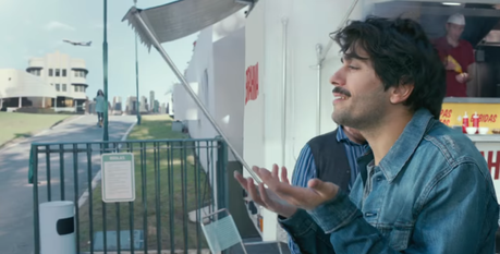 Un anuncio de cerveza hecho por completo con GIFs