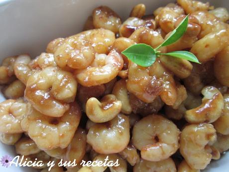 GAMBAS EN SALSA DE OSTRAS CON ANACARDOS