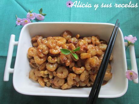 GAMBAS EN SALSA DE OSTRAS CON ANACARDOS