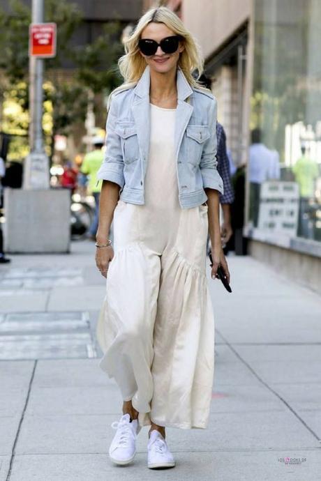 vestido largo y zapatillas looks inspiracion con vestido largo maxi dress y zapatillas de deporte sneakers para outfits de otoño invierno