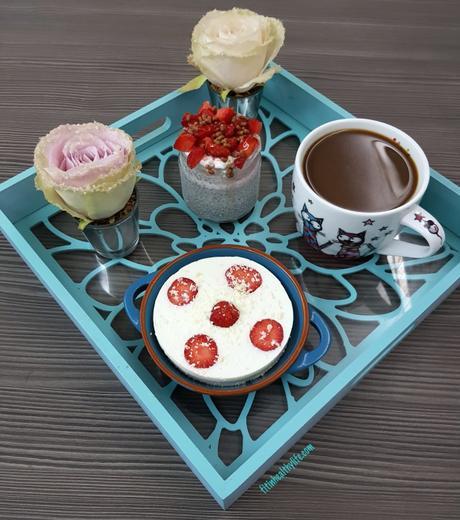 TARTA DE QUESO DE CHOCO BLANCO Y FRESAS TARTA DE QUESO DE CHOCO BLANCO Y FRESAS