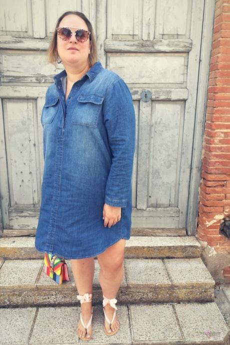 look talla grande curvy con vestido vaquero denim dress violeta by mango con sandalias de lazos de tela nude de asos y bolso colores aliexpress