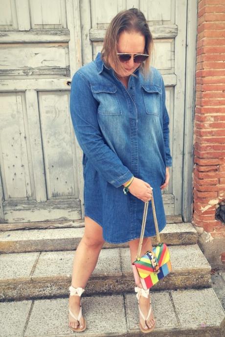 look talla grande curvy con vestido vaquero denim dress violeta by mango con sandalias de lazos de tela nude de asos y bolso colores aliexpress