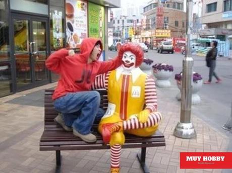 20 Fotos de personas divirtiendose con Ronald McDonalds
