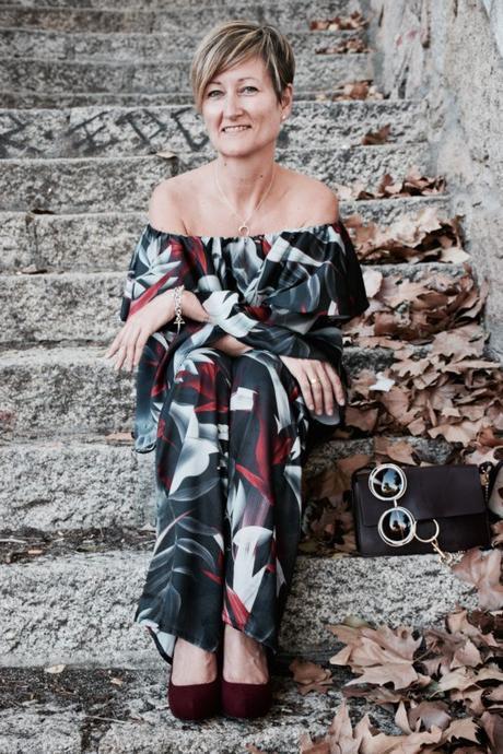 Otoño invierno 2017 hojas-hombros-al-aire-stilettos-hairstyle-tendencias