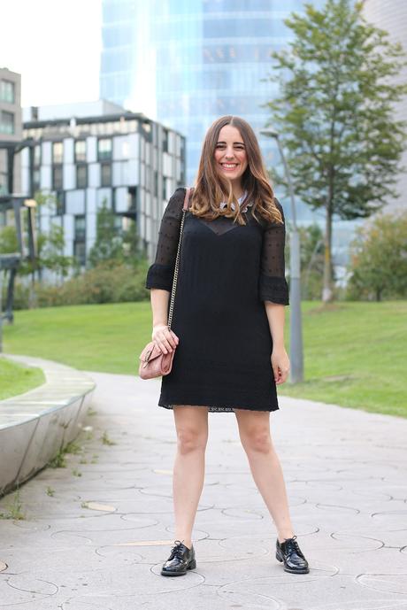 Outfit para el trabajo con vestido negro