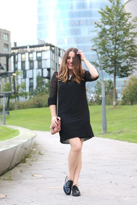 Outfit para el trabajo con vestido negro