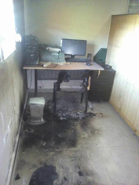 Incendian parte de Ayuntamiento de Monserrat de Tamayo