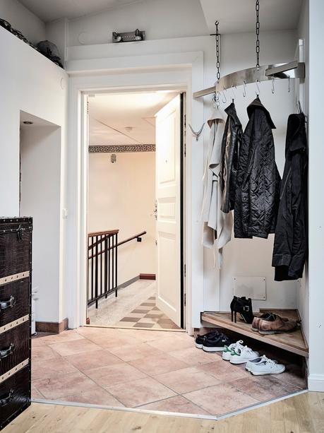 vigas en el techo salon chimenea ladrillo visto estufa de leña estilo nórdico decoración terrazas decoración áticos cenas en la terraza atico escandinavo 