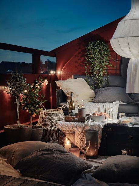 vigas en el techo salon chimenea ladrillo visto estufa de leña estilo nórdico decoración terrazas decoración áticos cenas en la terraza atico escandinavo 