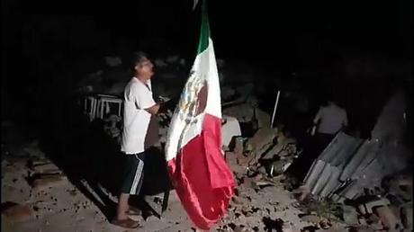Mexicanos al grito de guerra. Mexicanos al grito de guerra.