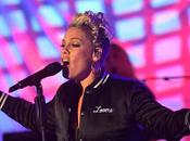 P!nk versiona ‘Stay With Smith directo