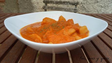 Patatas con salsa de pimientos (tradicional o Crock-Pot) Patatas con salsa de pimientos (tradicional o Crock-Pot)