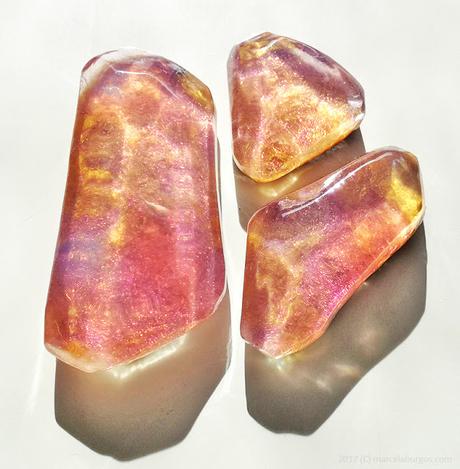 Gemstone soaps, jabones piedra o gemas.