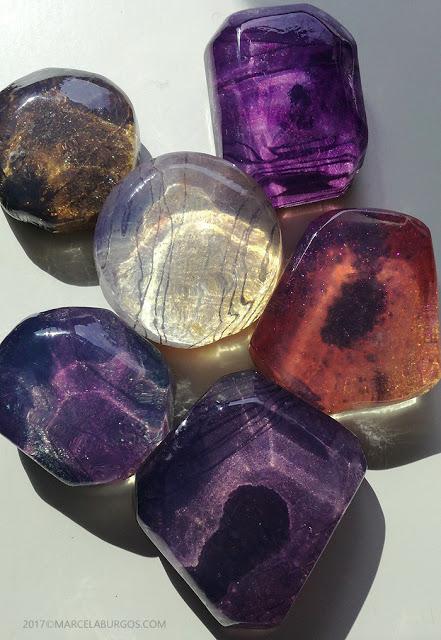 Gemstone soaps, jabones piedra o gemas.