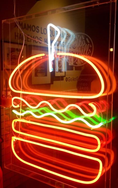 goiko grill barcelona neon