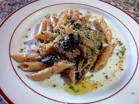 Macarrones con aceitunas negras - Penne alle olive e parmigiano al tartufo bianco
