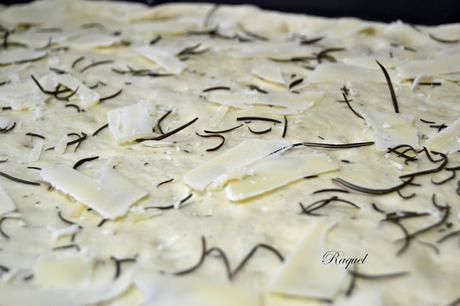 Focaccia de romero y queso gran padano