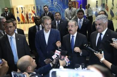Danilo Medina está satisfecho con resultados reunión entre gobierno y oposición de Venezuela.