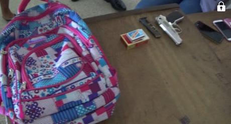 Una menor tenía en mochila pistola y cigarrillos en escuela de Jarabacoa.