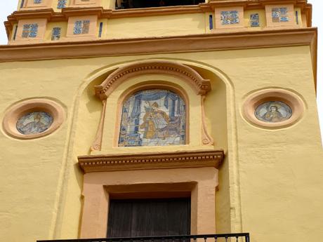 La cerámica de la torre de la Iglesia de San Isidoro.