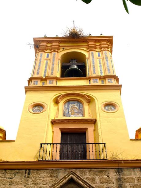 La cerámica de la torre de la Iglesia de San Isidoro.