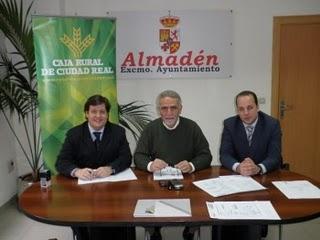 El Ayuntamiento de Almadén y Caja Rural de Ciudad Real firman un acuerdo