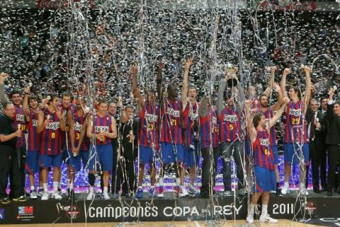 http://img.blogdeblogs.com/altaspulsaciones/uploads/2011/02/regalbarcelonacampeoncoparey.jpg