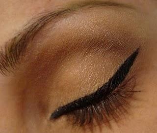 PASO A PASO EYELINER EYEKO