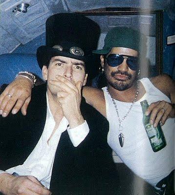 Slash y Charlie Sheen se entienden.
