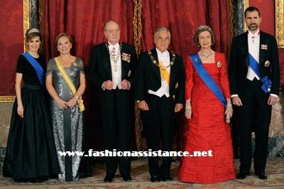 Dña. Letizia estrena peinado en la cena ofrecida al Presidente de Chile y su esposa, en el Palacio Real de Madrid