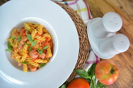 pasta, hélices pasta, hélices con salchichas y tomate, pasta hélices, recetas de pasta, pasta recetas, recetas con pasta, hélices pasta recetas, pasta hélices recetas, 