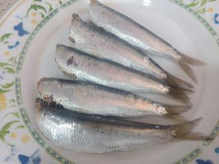 SARDINITAS (MANOLITAS DE MALAGA) EN SALSA CON COMINO Y PIMENTON