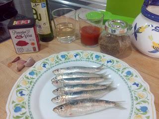 SARDINITAS (MANOLITAS DE MALAGA) EN SALSA CON COMINO Y PIMENTON